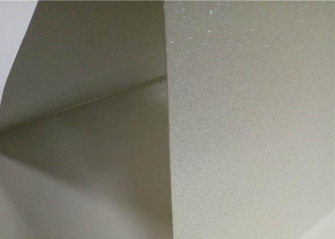 Αδιάβροχος διπλός τυλίγματος που πλαισιώνεται ακτινοβολεί άσπρο χρώμα ουράνιων τόξων εγγράφου για τα παιδιά χειροποίητα